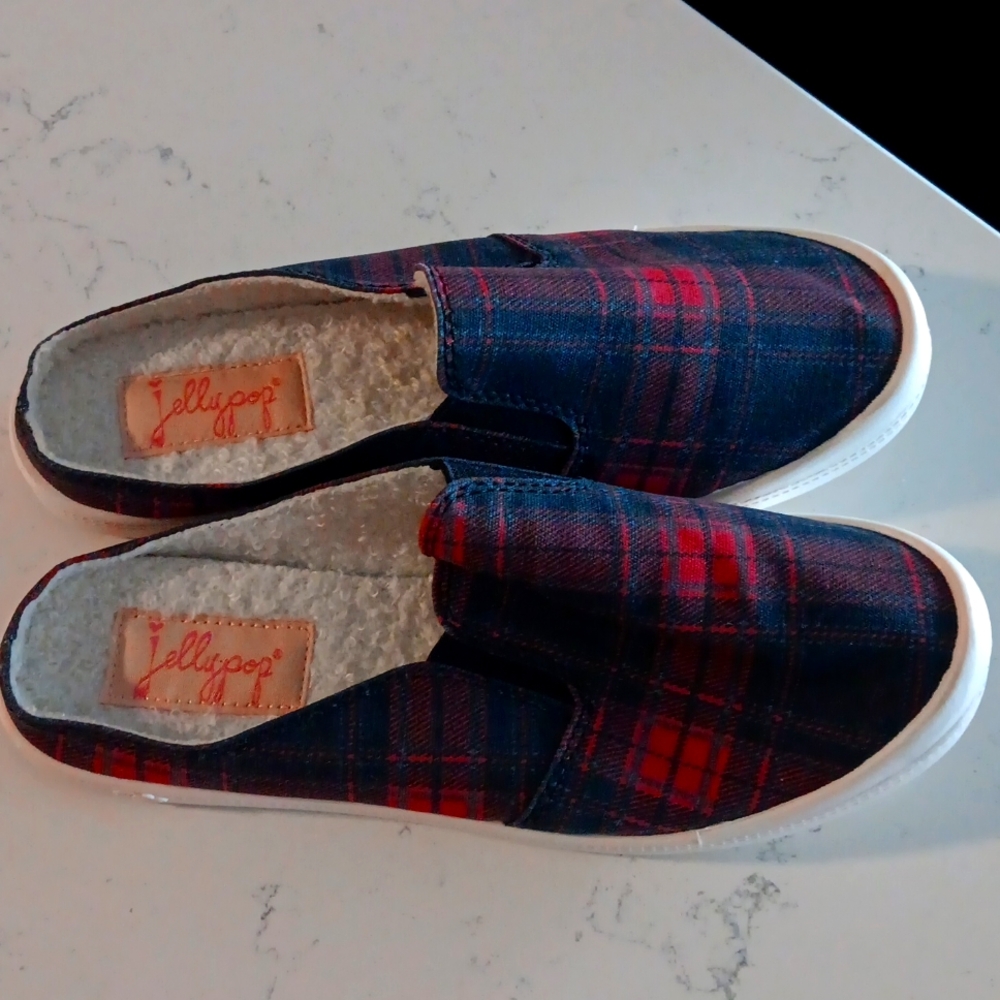 Jellypop slides with plaid pattern, size 5-6